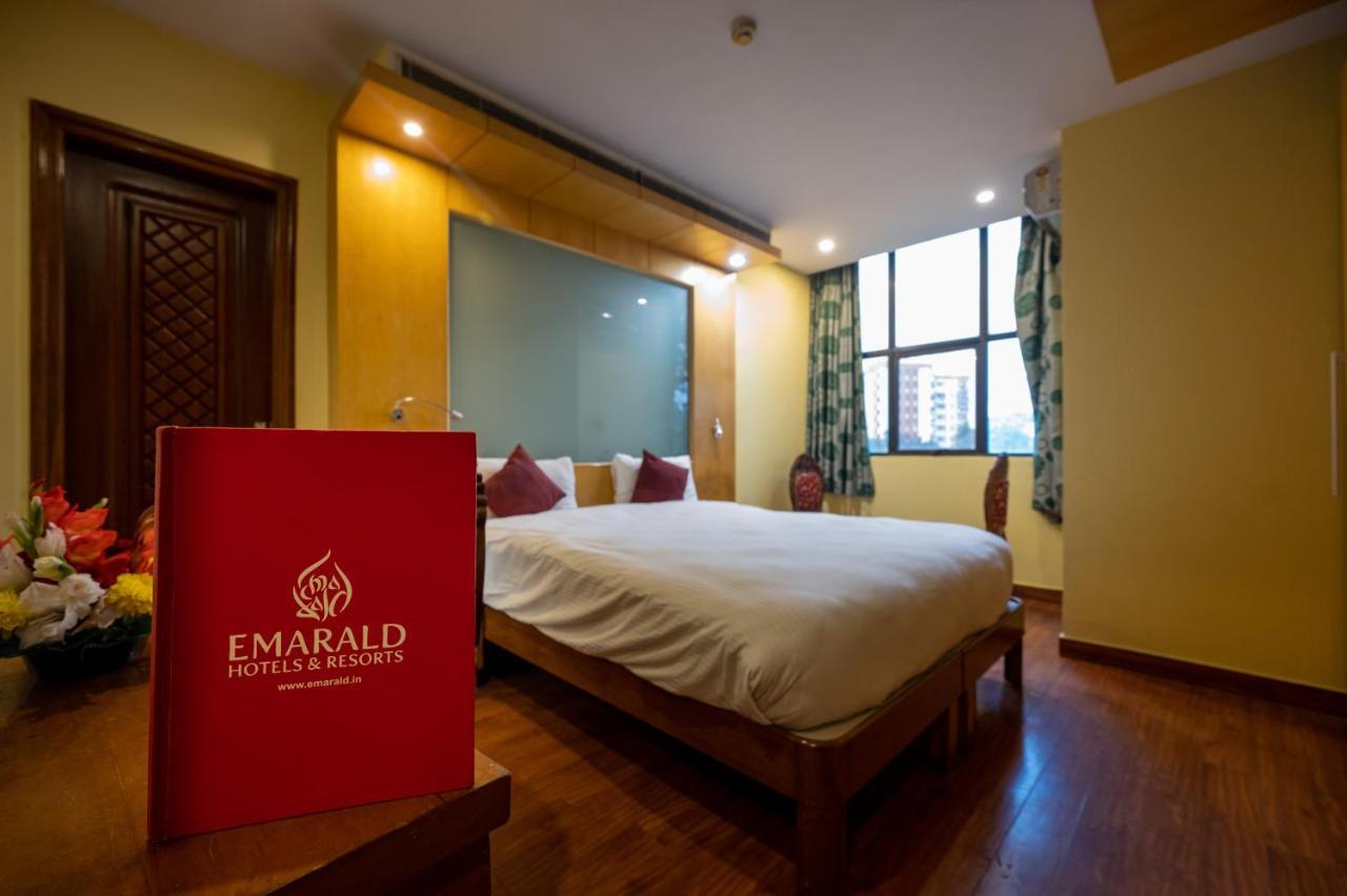 Hotel Emarald, New Delhi Nova Deli Exterior foto