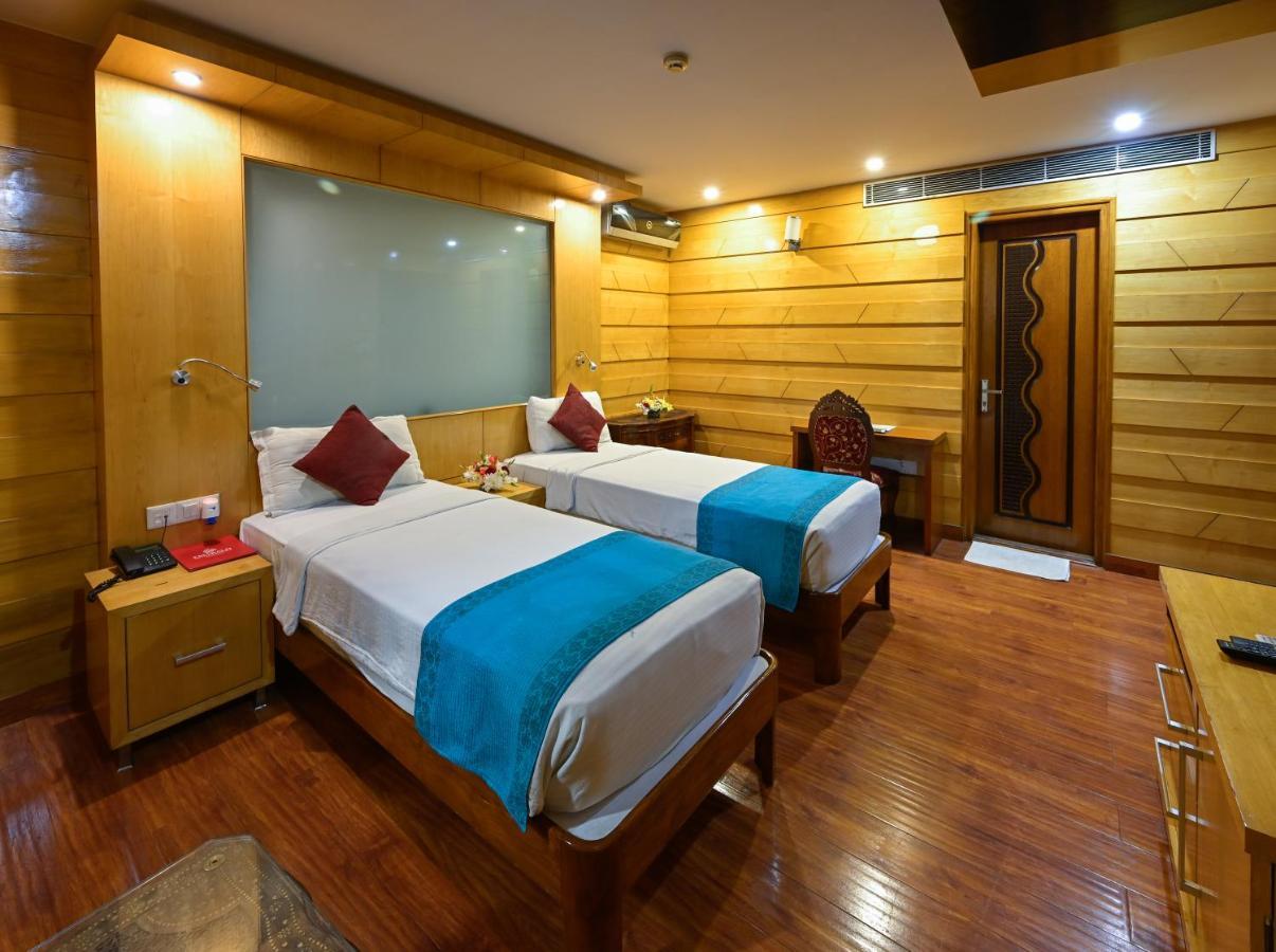 Hotel Emarald, New Delhi Nova Deli Exterior foto