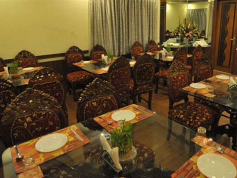 Hotel Emarald, New Delhi Nova Deli Exterior foto
